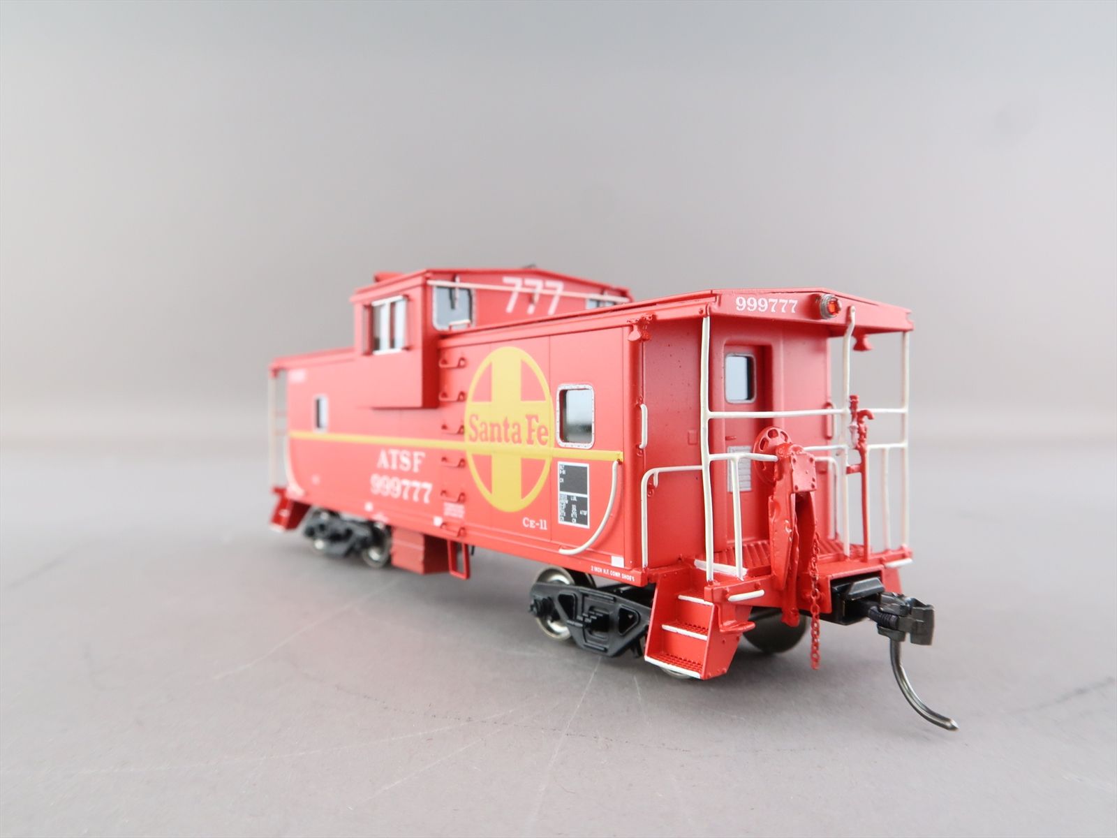 HO SCALE SANTA FE WIDE VISION CABOOSE A.T.S.F