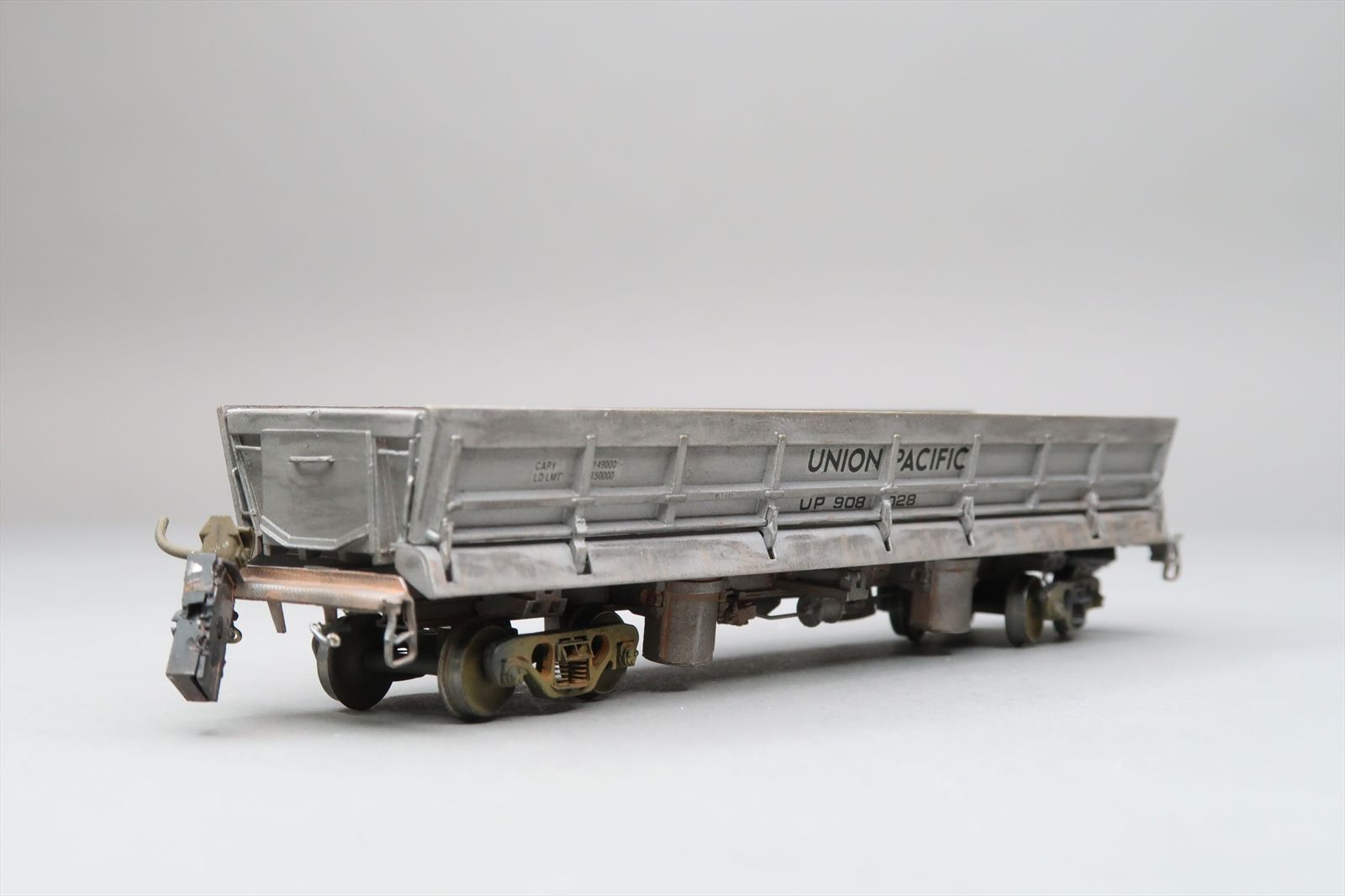 Union Pacific Dump Car with Operating Bay #908028 3 rails