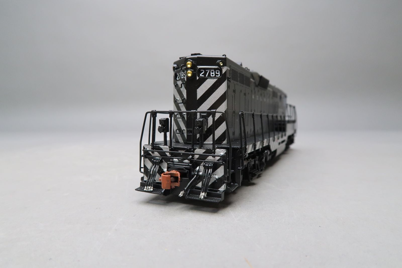 HO Brass Model - OMI 5622 AT&SF Santa Fe GP7 GP7B Phase II Zebra Stripe ...