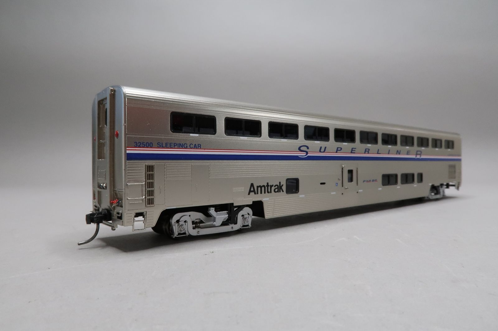 HO Brass Model - OMI 3334.1 Amtrak Superliner II Deluxe Sleeper Palm ...