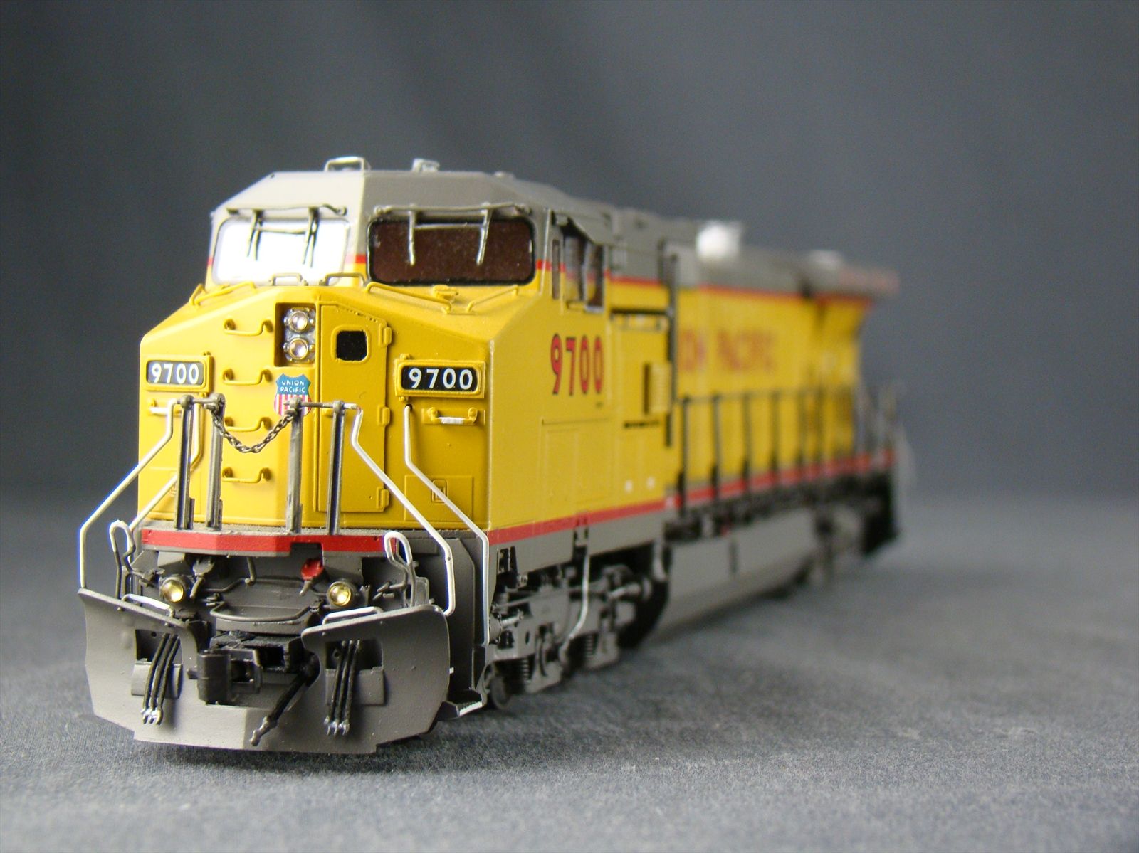 Plano #154 Thrall 48ft Double Stack Container Car Set – HO Scale