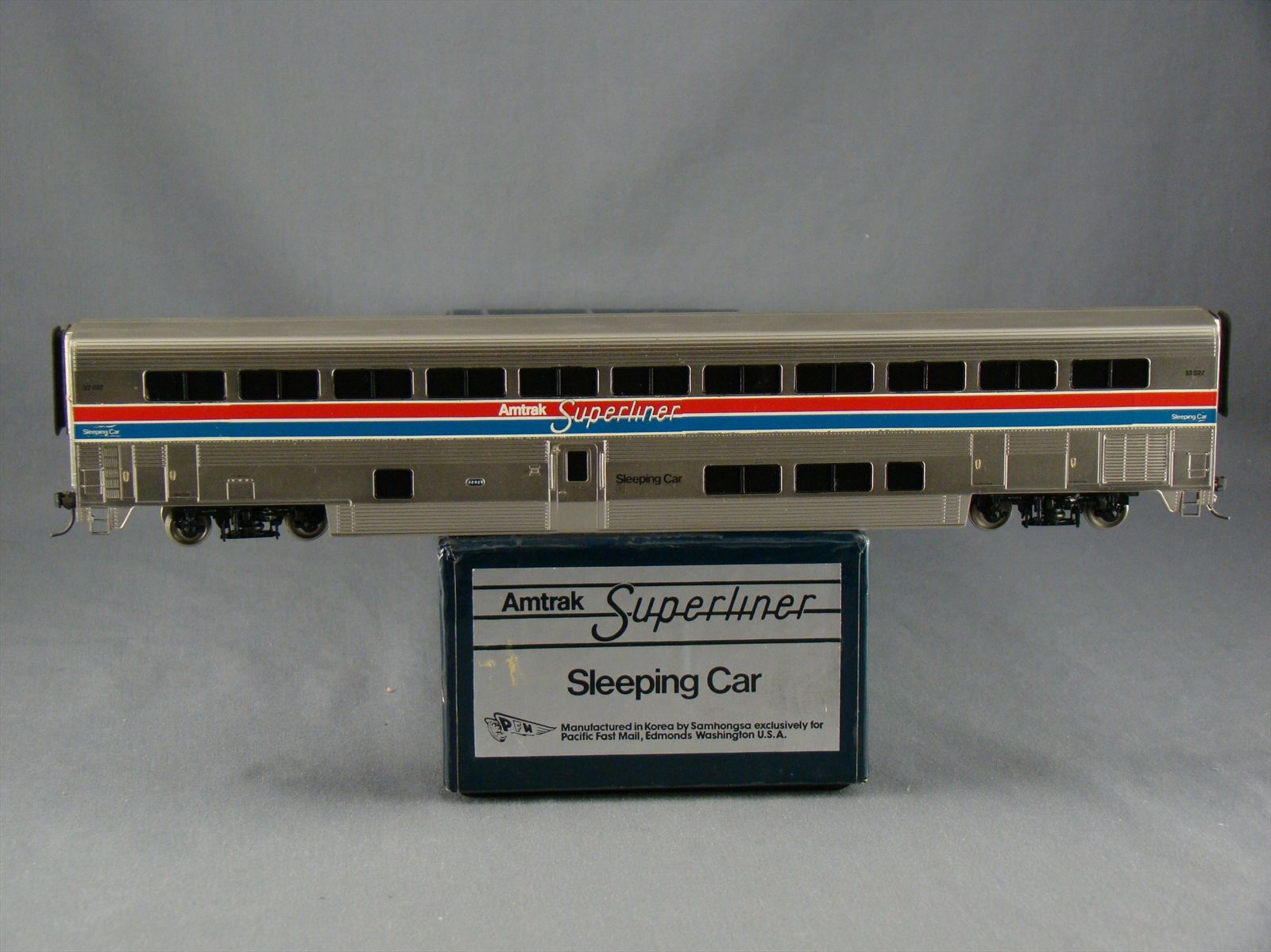 HO PFM Amtrak Superliner Sleeping Car #32027