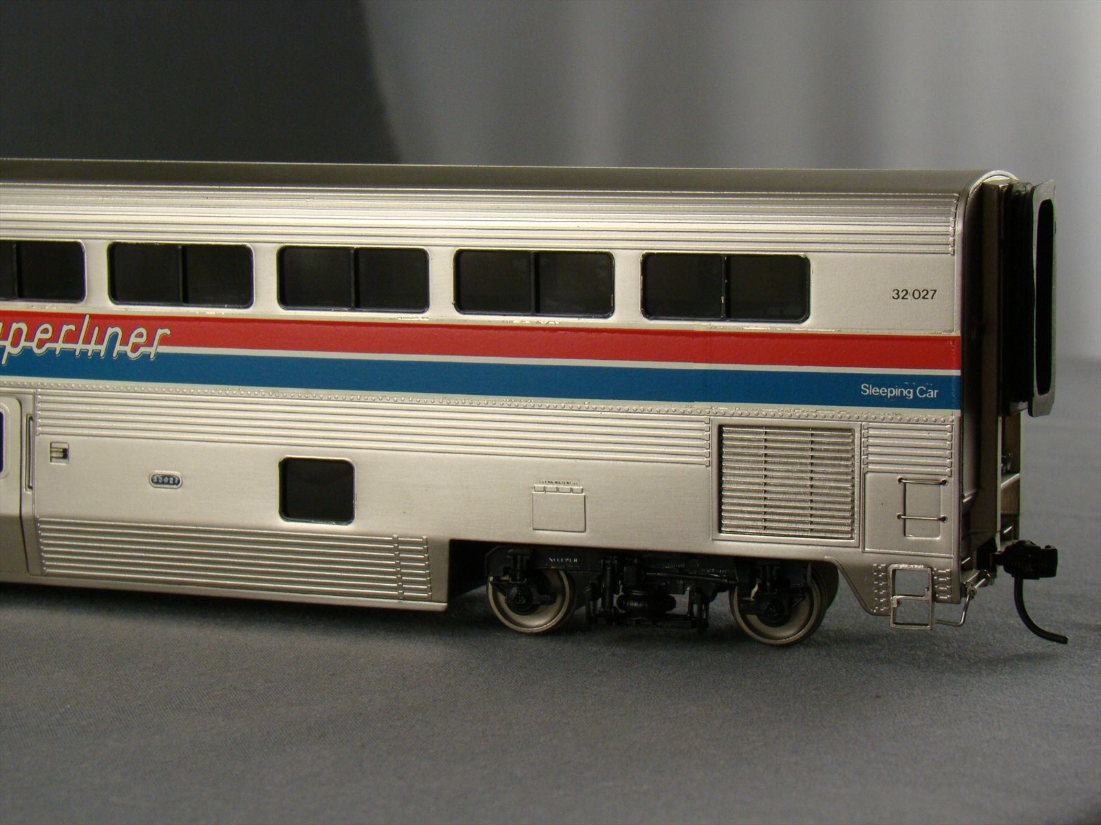 HO PFM Amtrak Superliner Sleeping Car #32027