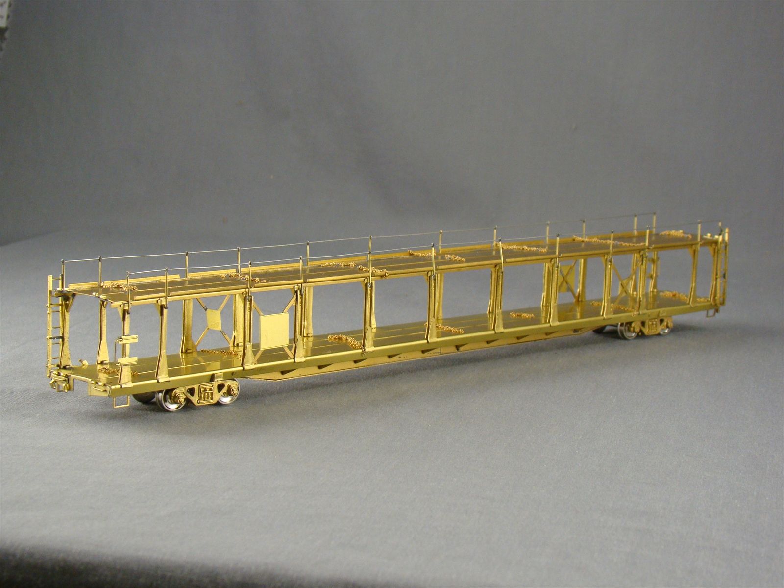 Ho Opentable Auto Racks HO OMI 1354 Overland Bi-Level Auto Rack - Open Type