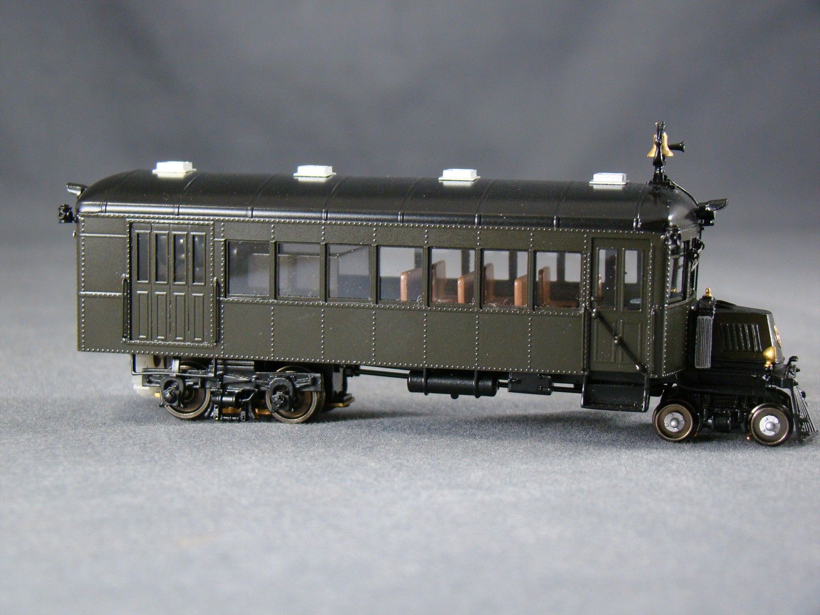 HO PSC AC Mack Bus Green & Black