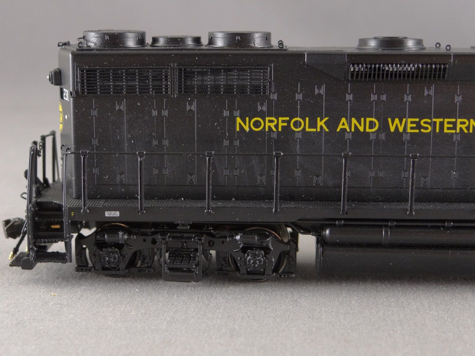 HO OMI #5063 Overland N&W Norfolk & Western GP-35 #230 - CUSTOM