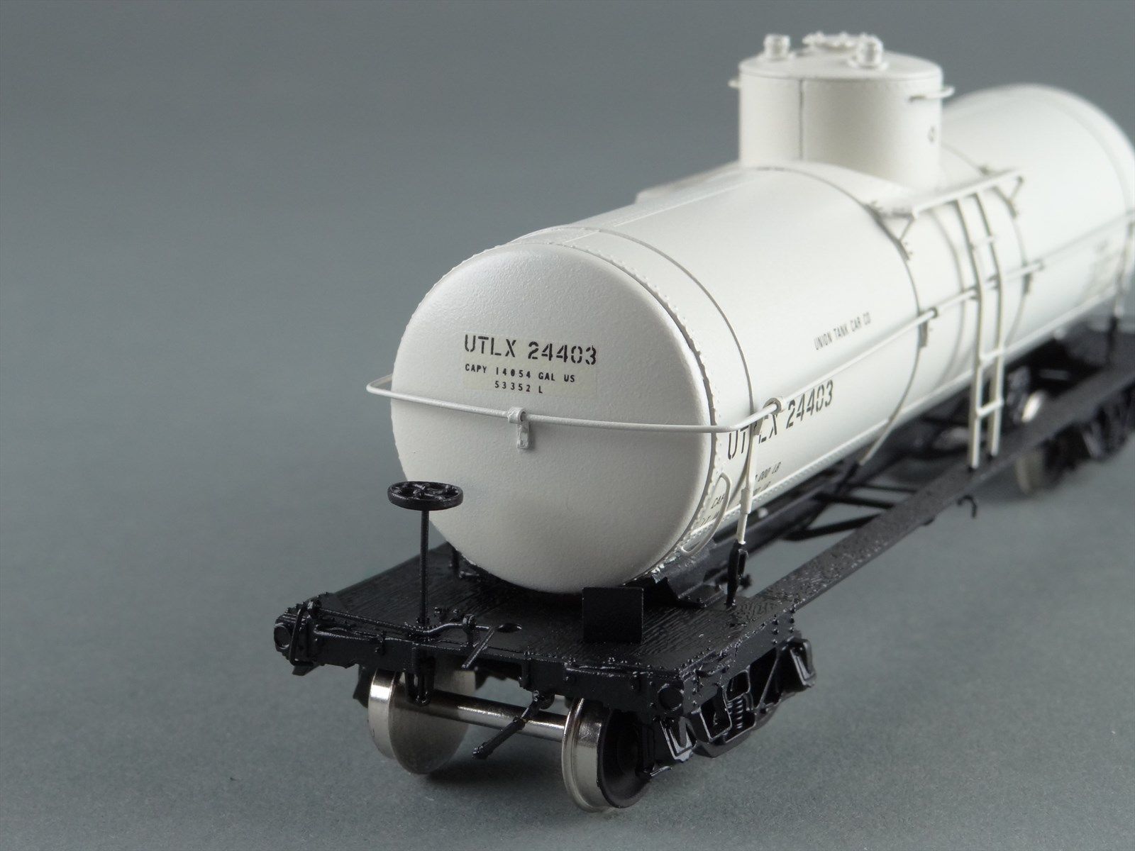 HO Brass Model Train - Overland UTLX 10000 Gal Single Dome Tank Car ...