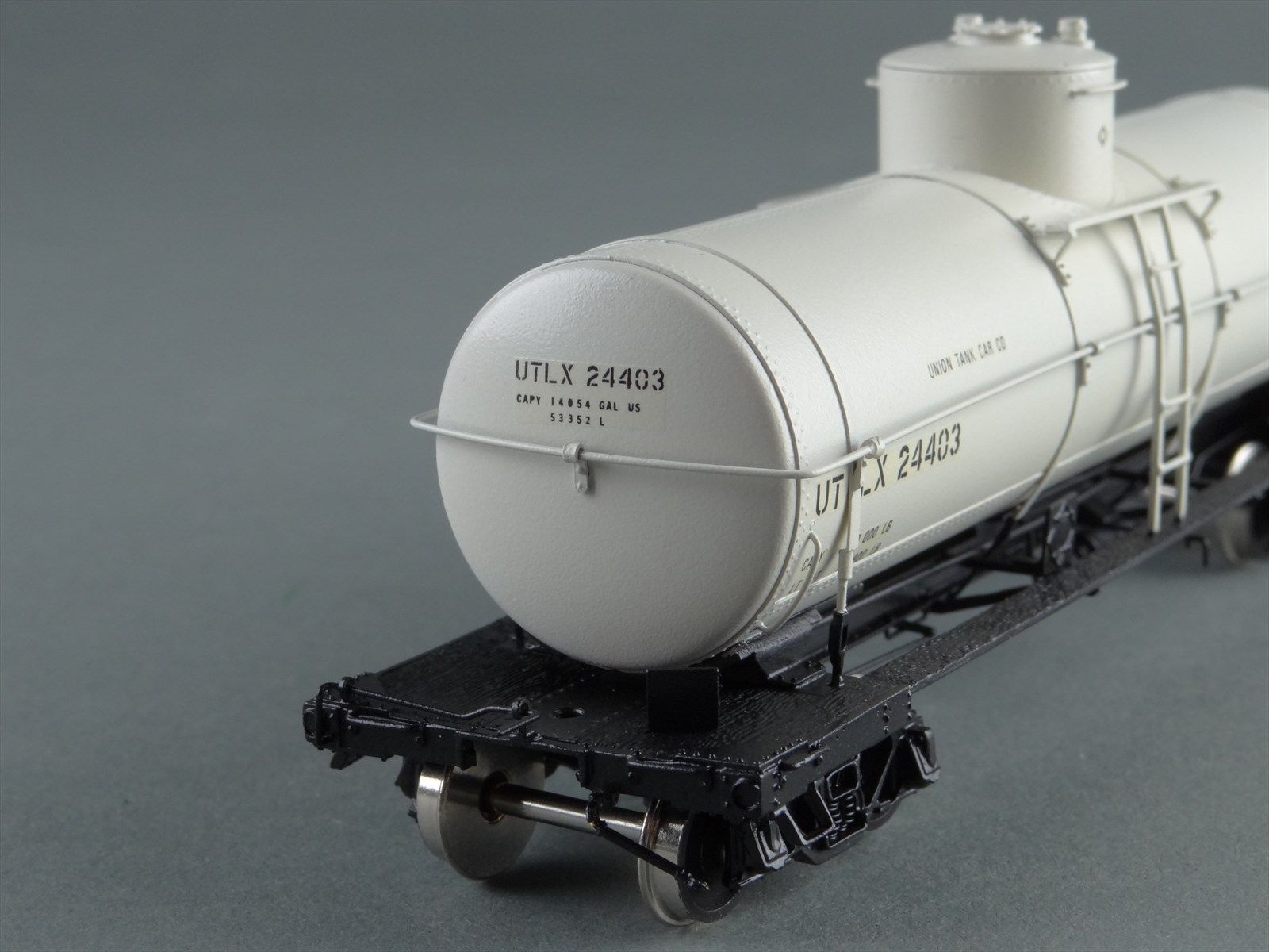 HO Brass Model Train - Overland UTLX 10000 Gal Single Dome Tank Car ...