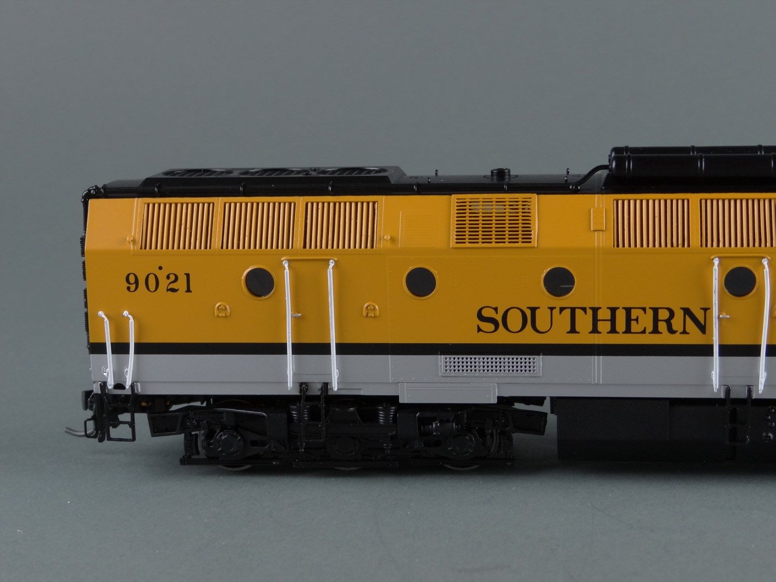 HO DP 5203 Division Point SP / ex D&RGW Krauss-Maffei Diesel #9021