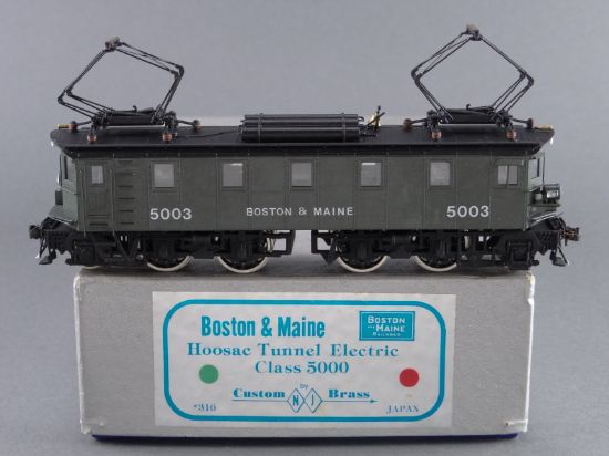 Hornby France - Busch - 3007 - Circuit - Train - Tunnel ho+cascade et Hornby France - Busch - 3007 - Circuit - Train - Tunnel ho+cascade et