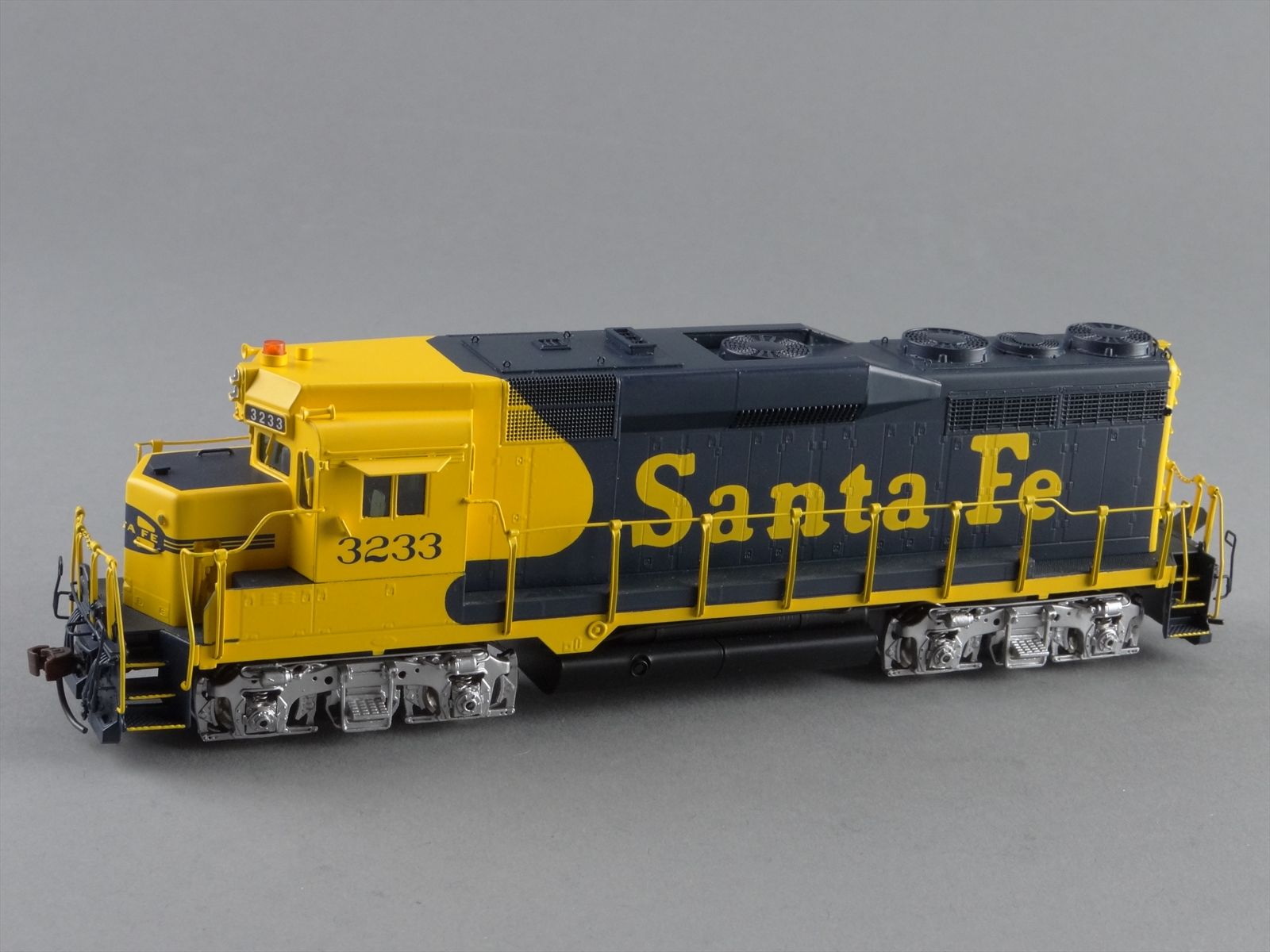 HO Brass Model Train - CIL 2151.1 ATSF Santa Fe GP-30 Phase 1 #3233