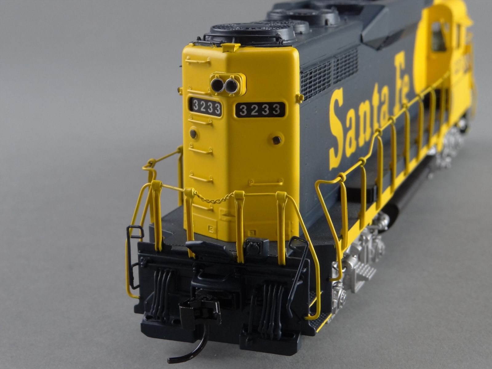 HO Brass Model Train - CIL 2151.1 ATSF Santa Fe GP-30 Phase 1 #3233