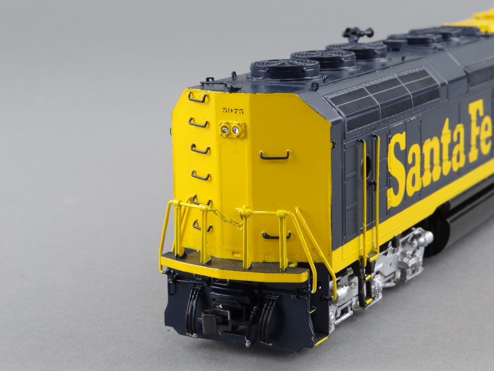 HO Brass Model Train - OMI 5995 Overland ATSF Santa Fe Kodachrome SDF45 ...