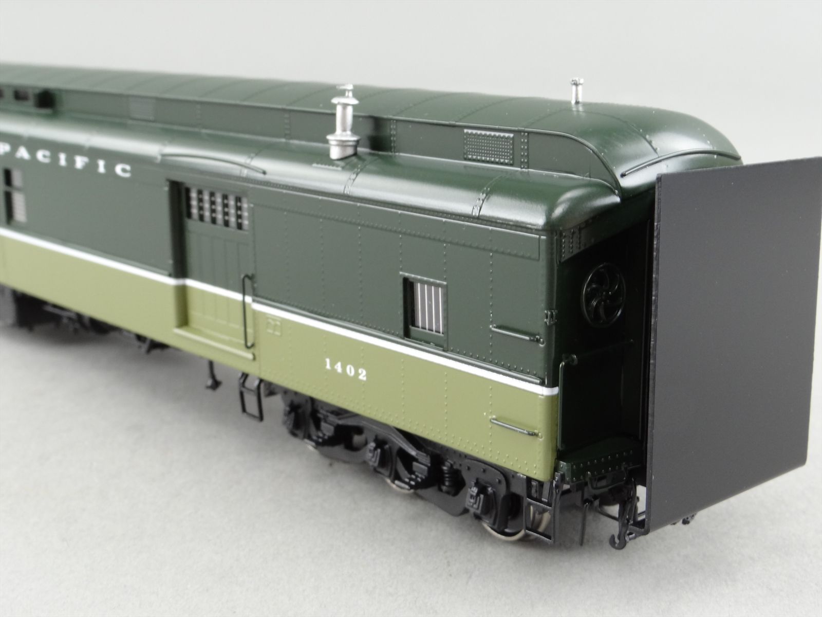 HO Brass Model Train - W&R Enterprises NP Mail & Express Car #1402 ...