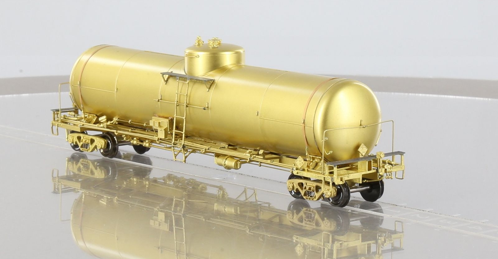 O2 Tender Engine HO Brass Model - OMI 3351 UP 20,000 Gallon Diesel Fuel Tender #6-8 ...
