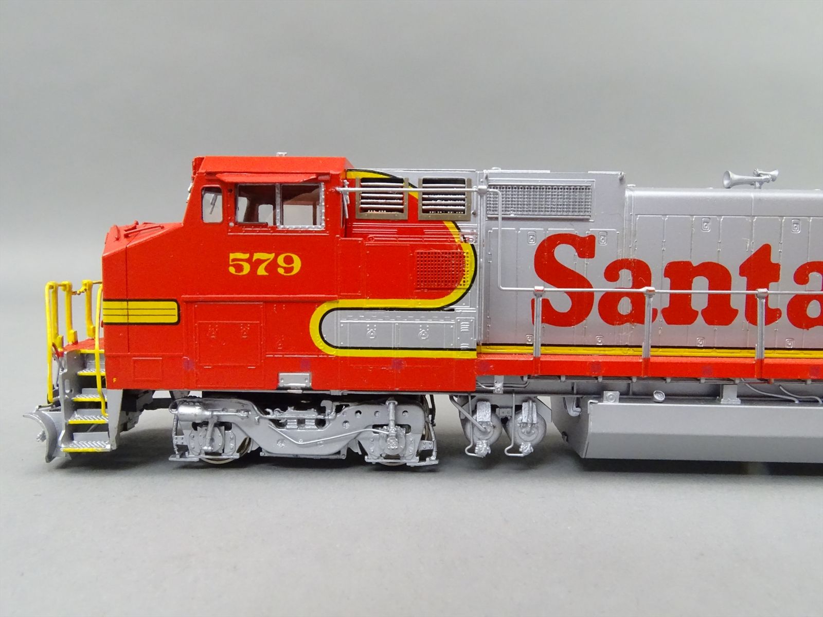 HO Brass Model - OMI 5841.1 ATSF Warbonnet Dash 8-40BW #579 - 1992 Run ...