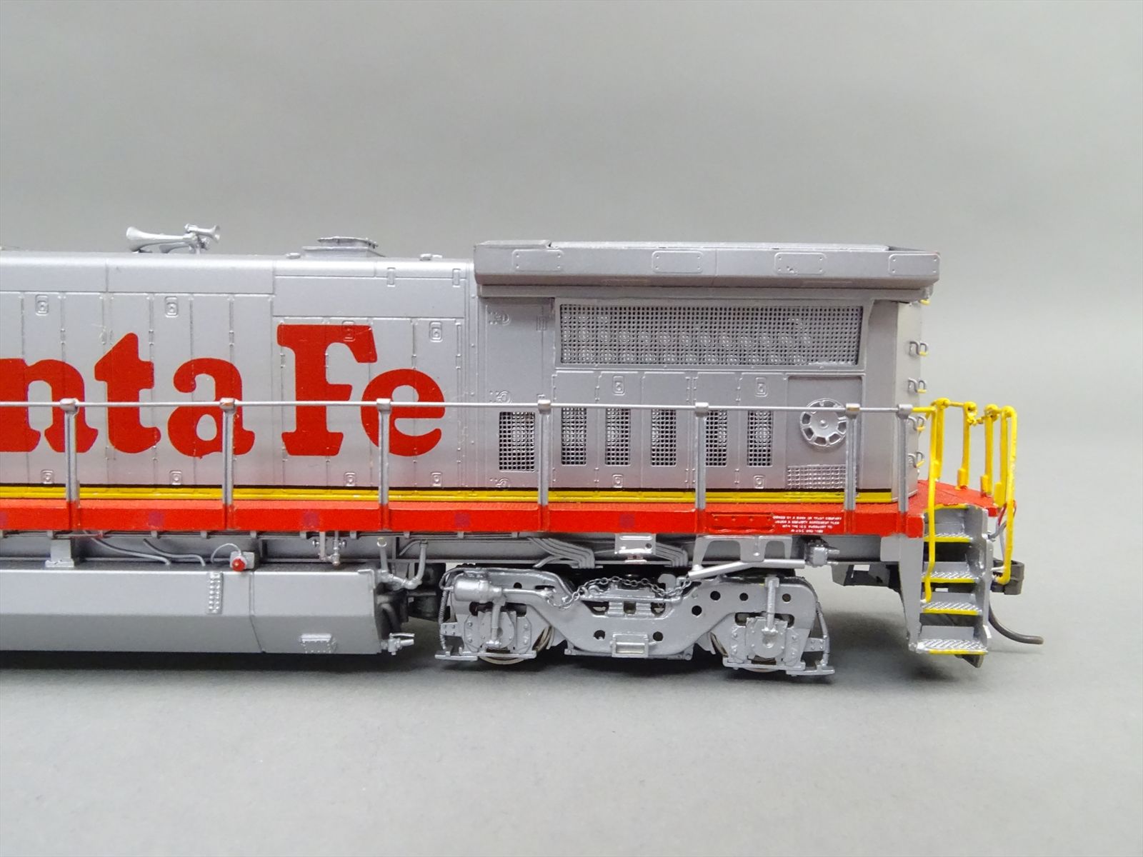 HO Brass Model - OMI 5841.1 ATSF Warbonnet Dash 8-40BW #579 - 1992 Run ...