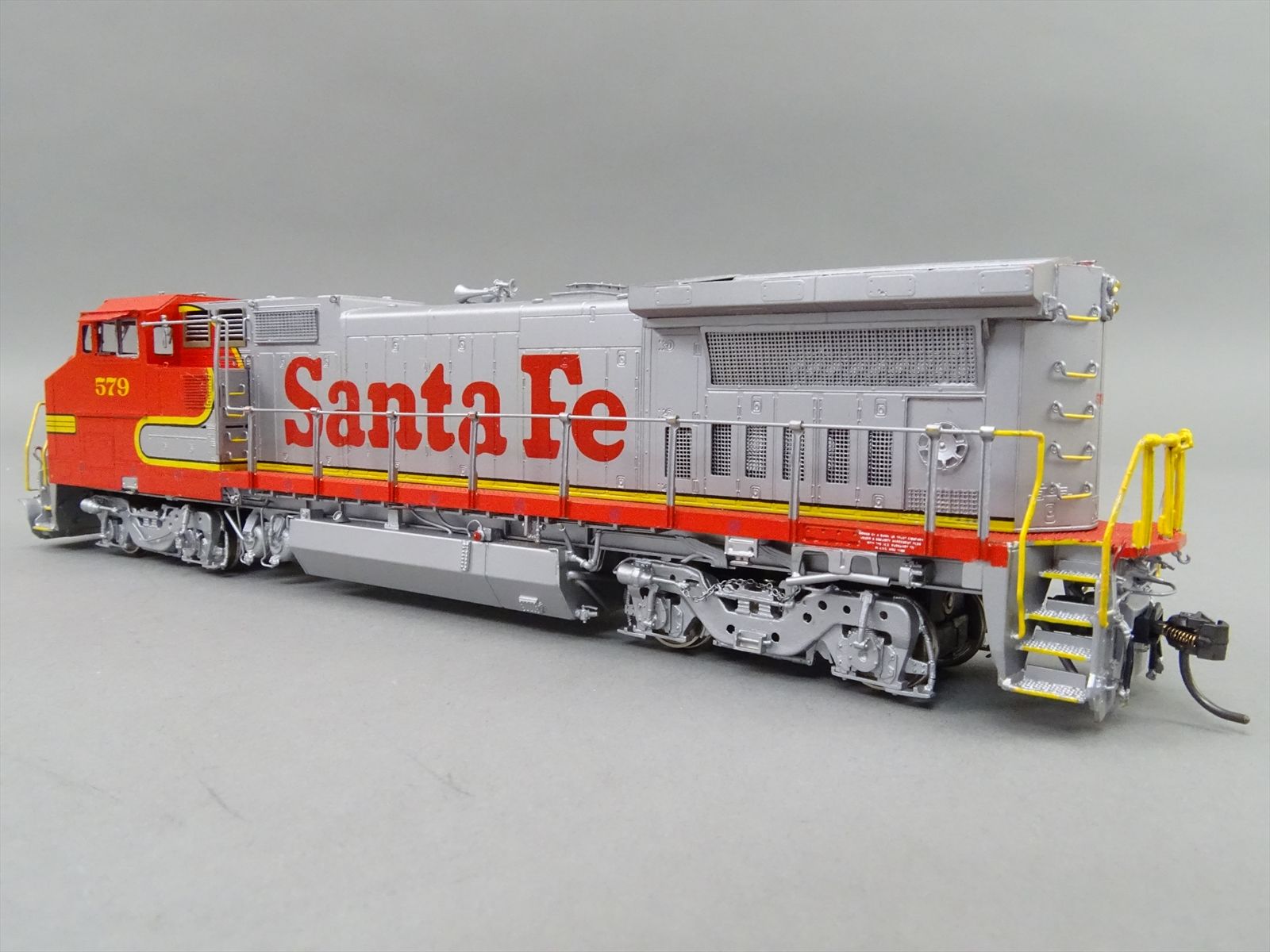 HO Brass Model - OMI 5841.1 ATSF Warbonnet Dash 8-40BW #579 - 1992 Run ...