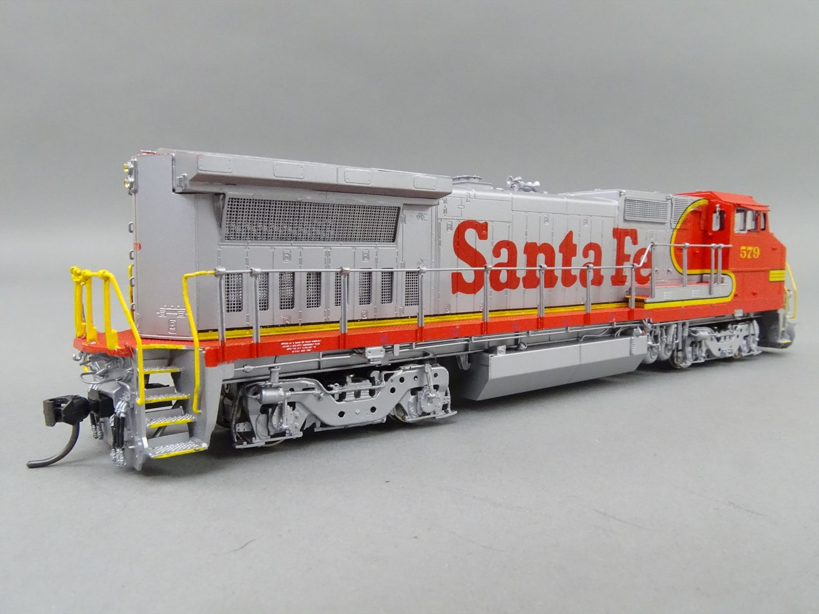 HO Brass Model - OMI 5841.1 ATSF Warbonnet Dash 8-40BW #579 - 1992 Run ...