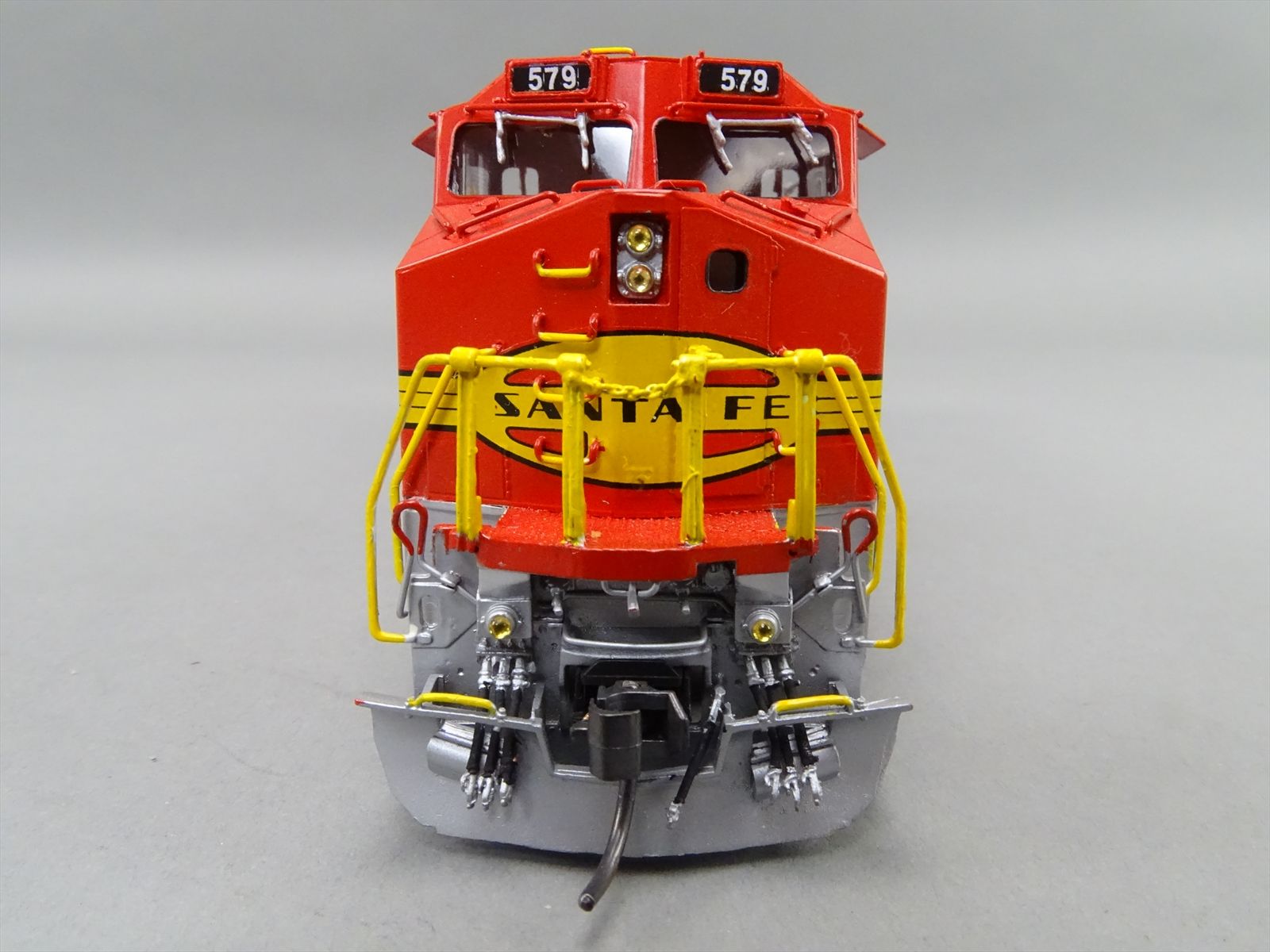 HO Brass Model - OMI 5841.1 ATSF Warbonnet Dash 8-40BW #579 - 1992 Run ...