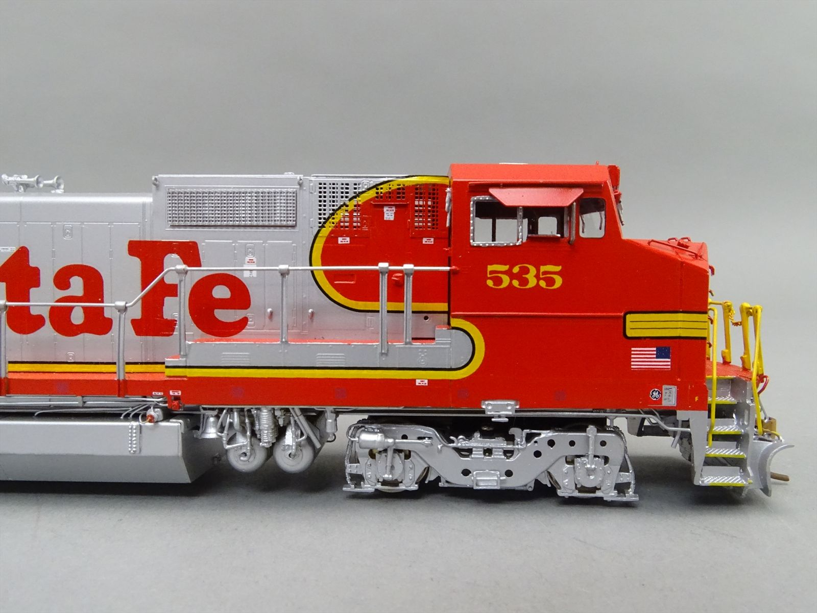 HO Brass Model - OMI 5400.1 ATSF Warbonnet Dash 8-40BW #535 - 1992 Run ...