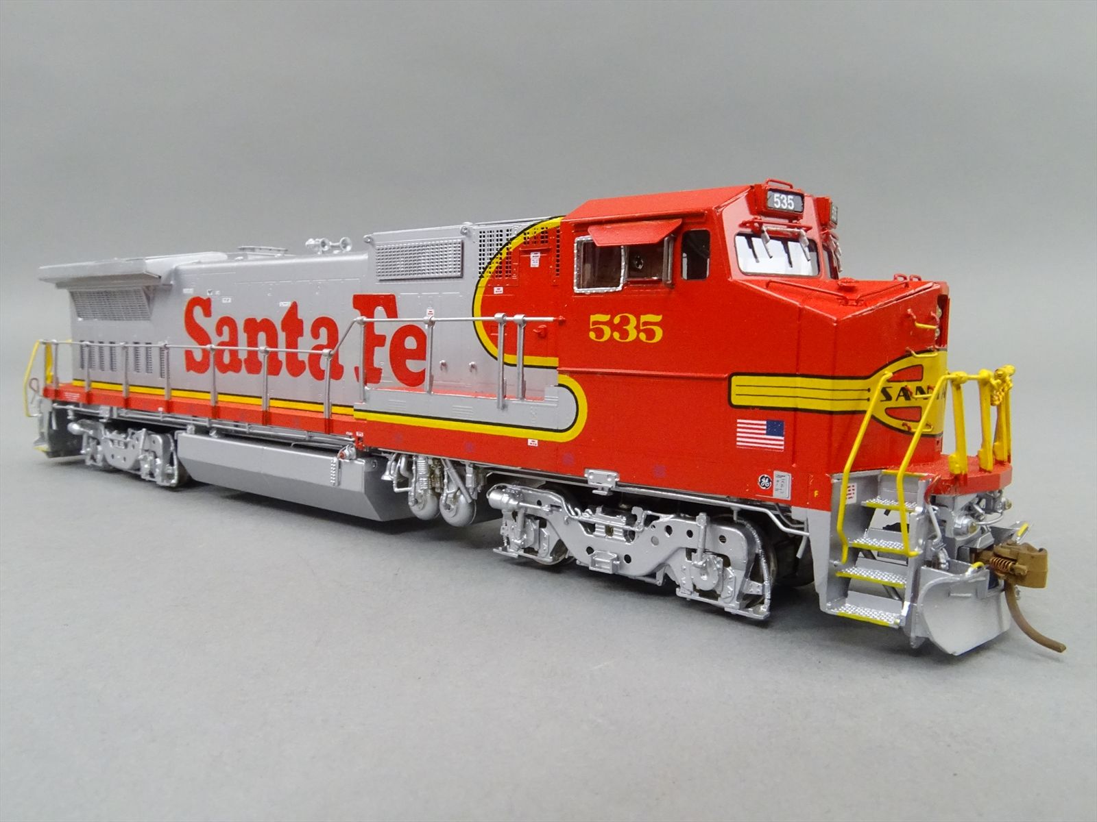 HO Brass Model - OMI 5400.1 ATSF Warbonnet Dash 8-40BW #535 - 1992 Run ...