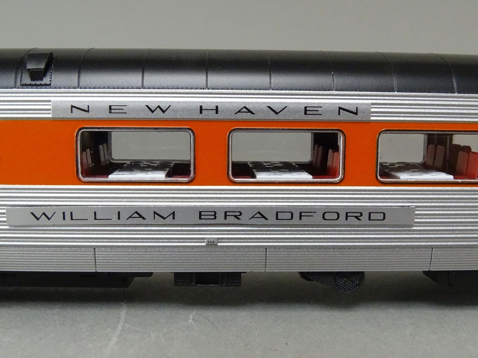 Rapido 17219 8600 Serie Coach McGinnis Scheme with Skirts #8680