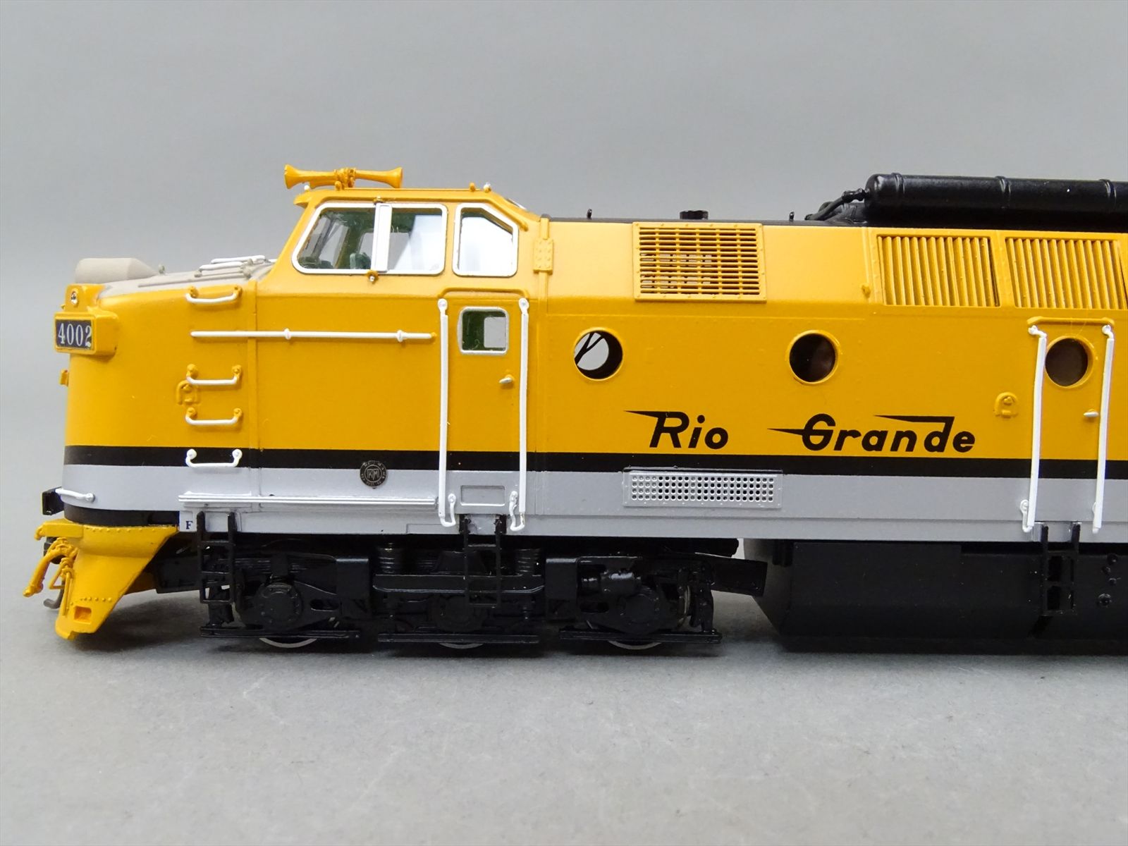 Atlas N Scale SD60 Diesel Locomotive – Canadian National CN (Ex