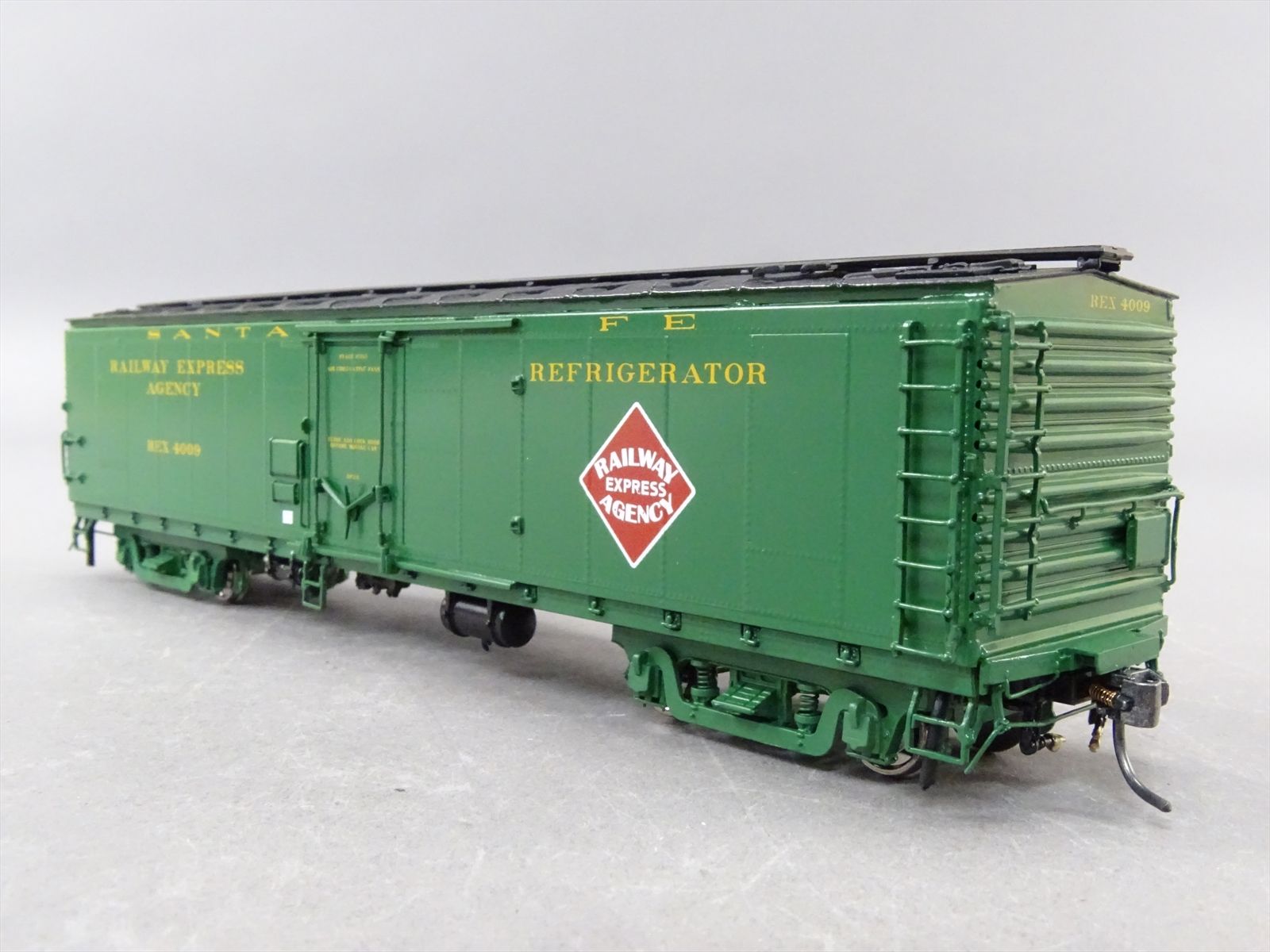 HO Brass Model - TCY 1418.1 Santa Fe REA Express Car Reefer #4009 SF ...