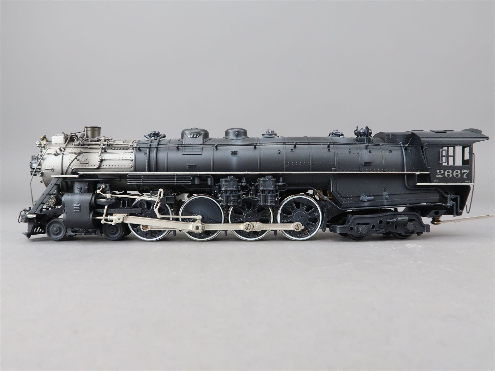 BLI 6962 Northern Pacific A-3 4-8-4, #2667, Pre-1947, Gray Boiler, Par