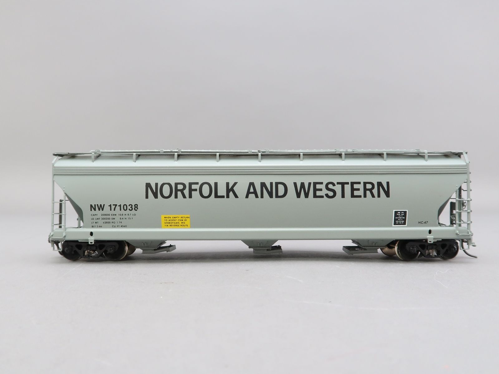 Lionel "Standard O Plus" Chicago North Western 2 Bay Centerflow Covered Hopper 3 Rail
