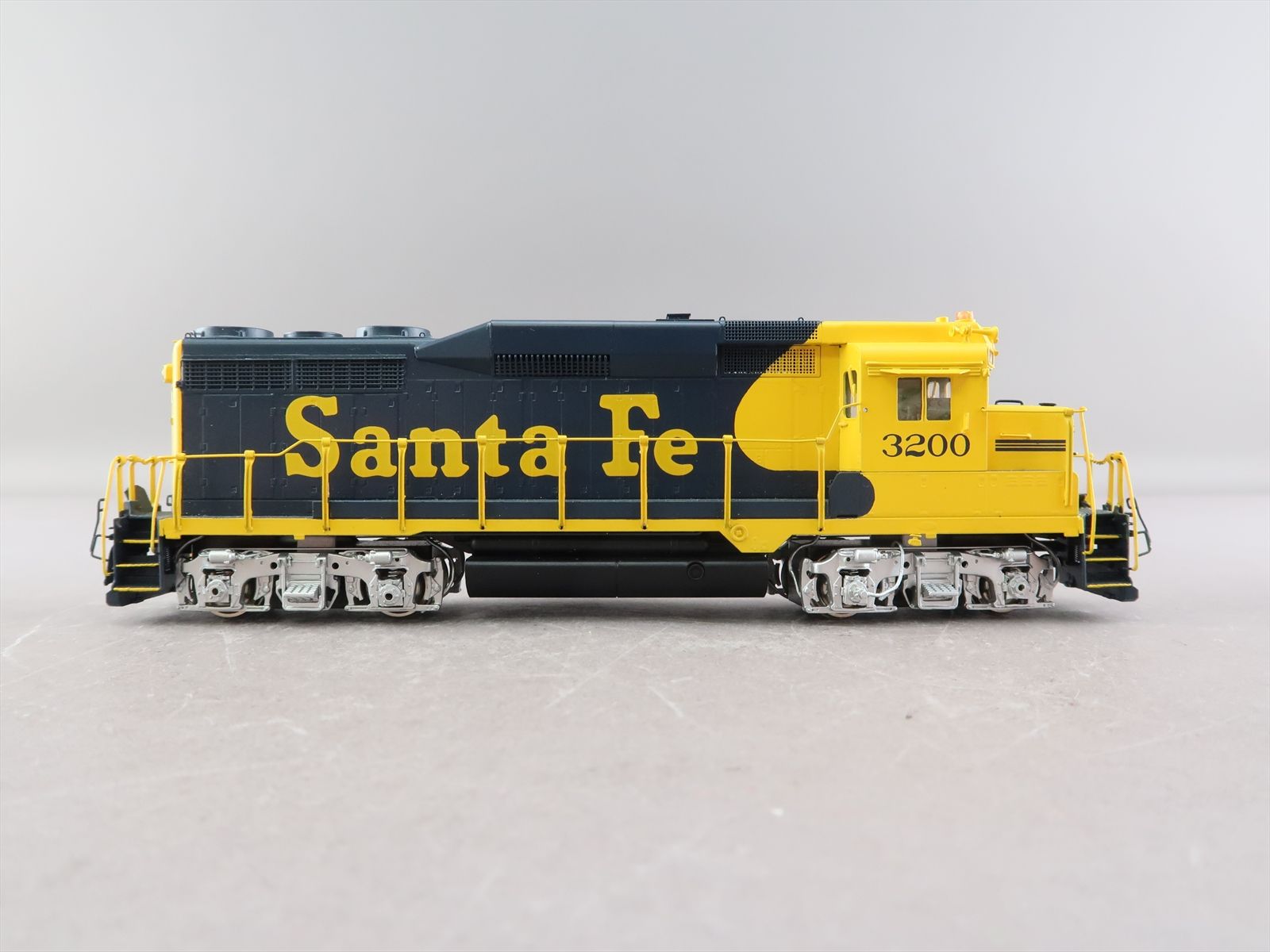 HO Brass Model - CIL 2151.1 AT&SF Santa Fe GP-30 Phase 1 #3200 - F/P ...